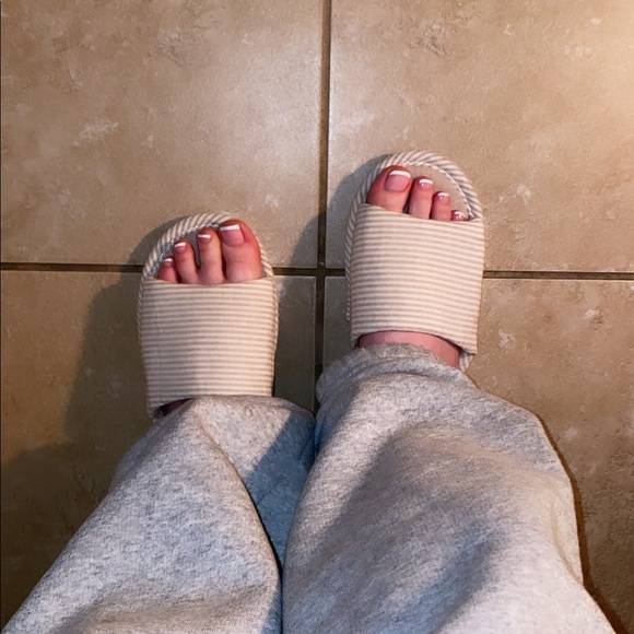 STRIPED SLIDES - Picture 2 of 12